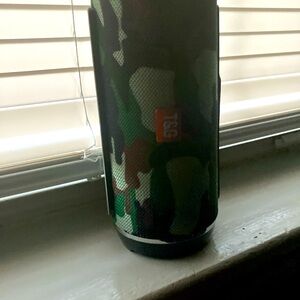 Is a camouflage Bluetooth speaker with a cord